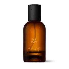 Bernsteinfarbene Flasche des Aesop Tacit Truths Eau de Parfum aus Glas mit schwarzem Verschluss vor weißem Hintergrund.