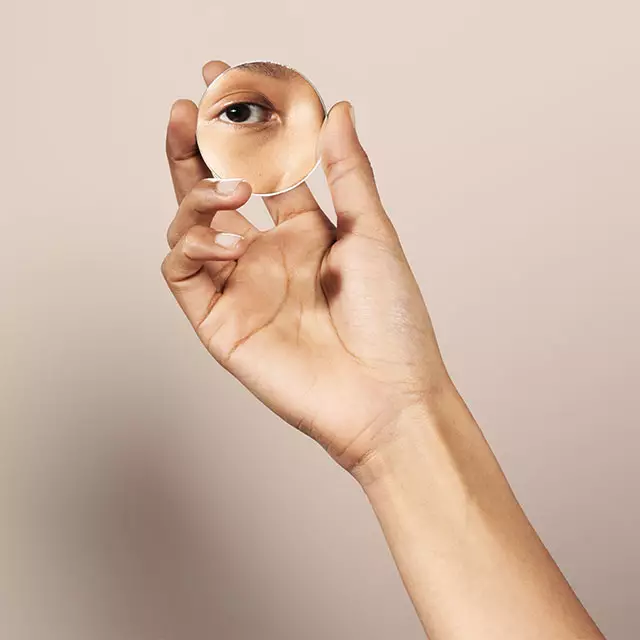 Image de peau delicate des yeux